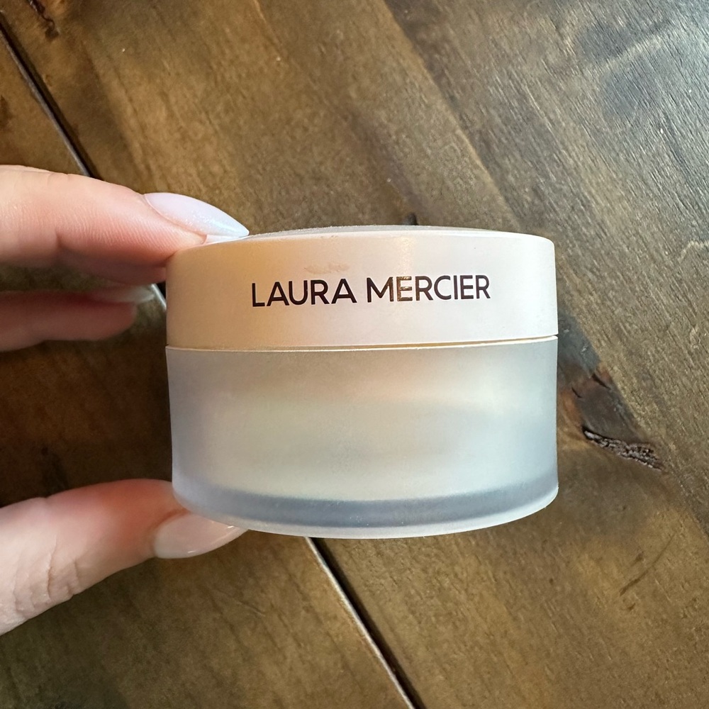 Laura Mercier setting powder